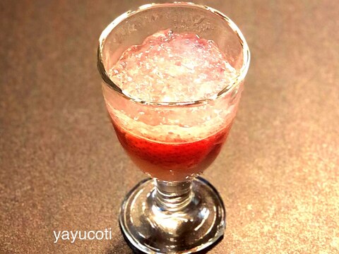 いちごのシュワシュワキラキラサイダーゼリー